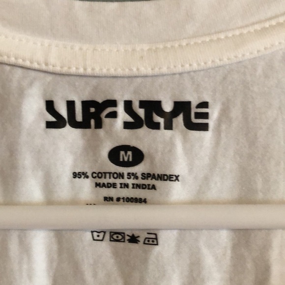 BRAND NEW WOMANS SHIRT SIZE MEDIUM. NEW WITH TAGS ON IT. SMOKE FREE HOME. - Picture 3 of 4